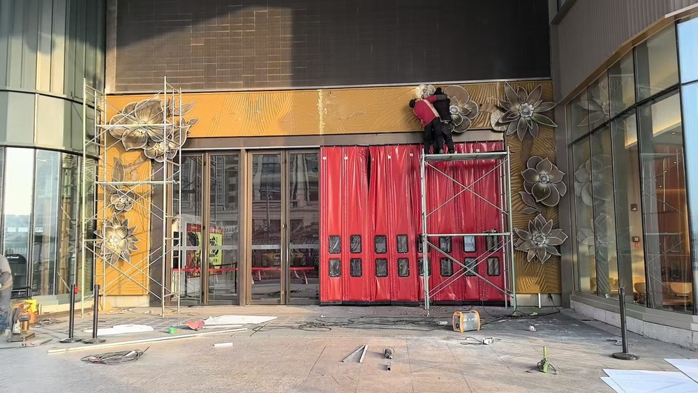 扬州京华城-门头装饰花朵