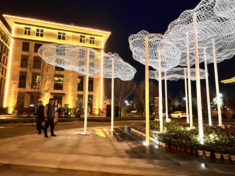 河南鹤壁-云朵、互动发光雕塑