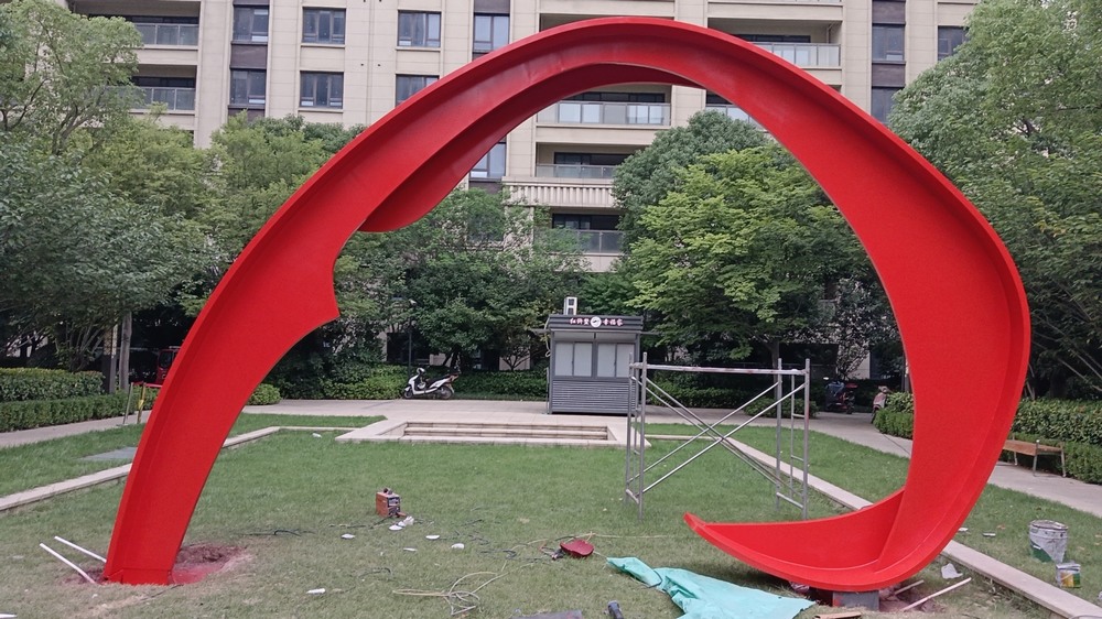 苏州小区红色之弓