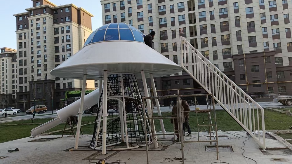 新疆-飞船游乐设施雕塑